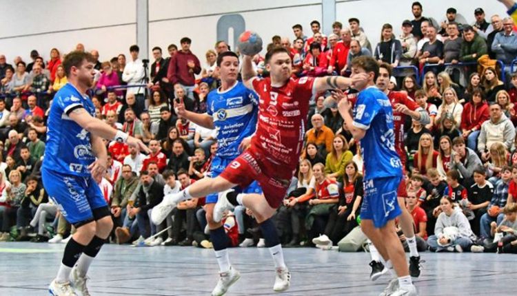 Im Lokalderby – spezielles Trikot, gewöhnliches Ergebnis